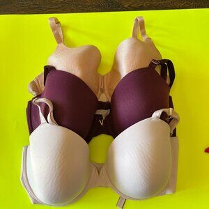VICTORIA’S SECRET – Bundle of 4 Bras, Size 38DDD with underwires.